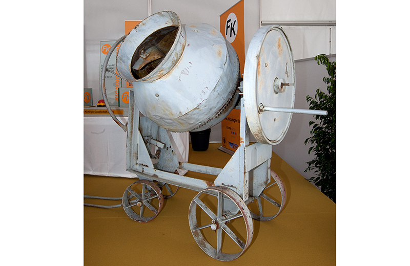 Erwerb der ersten Handkurbelmaschine