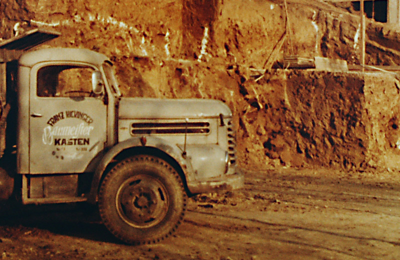 Kauf und Umrüstung eines alten Militär-LKWs für die Baustellenversorgung